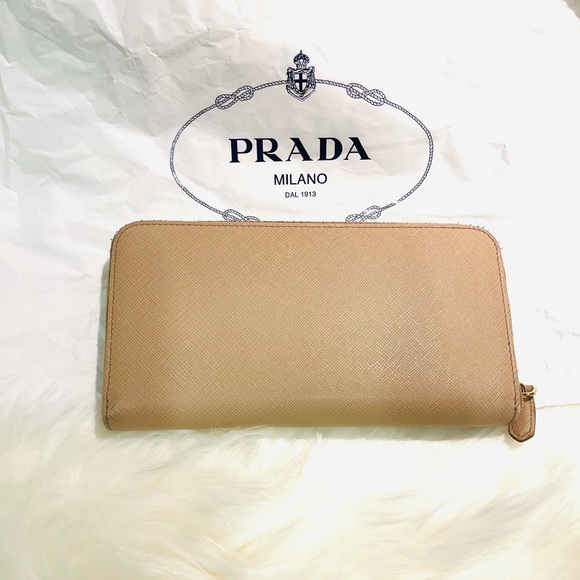 Gorgeous Nude Prada Wallet! 🤩 - Picture 4 of 6